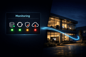 Symbolbild eines Unternehmens bei Nacht mit einem Monitoring Hinweis, der sich über eine virtuelle Linie mit dem Unternehmen verbindet.
