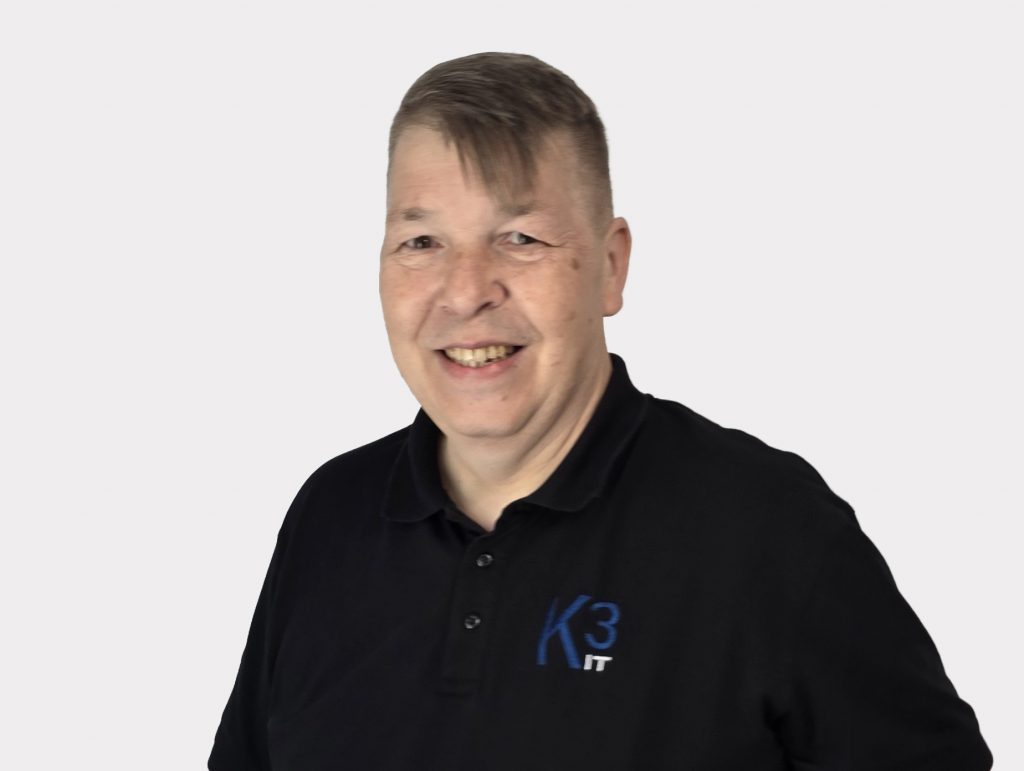 Porträt von Frank Stremlau, Marketing Manager und KI-Consultant bei KONZEPT3 IT sowie zertifizierter KI-Manager und KI-Anwendungsberater für Schulungen und Workshops zum verantwortungsvollen Einsatz von KI im Unternehmen.