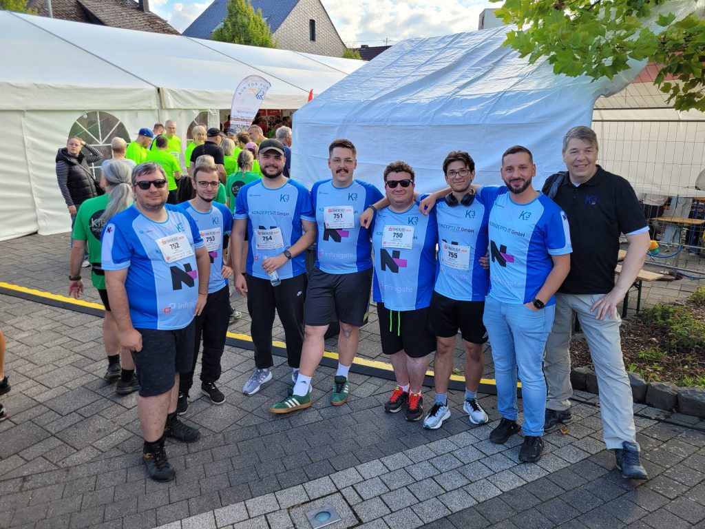 Gruppenbild der Mitarbeiter von KONZEPT3 IT GmbH vor dem Firmenlauf 2026 der Sparkasse Bad Marienberg.