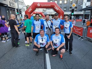 Mitarbeiter der Konzept3 IT GmbH nach dem Zieldurchlauf beim Firmenlauf 2026 der Sparkasse in Bad Marienberg